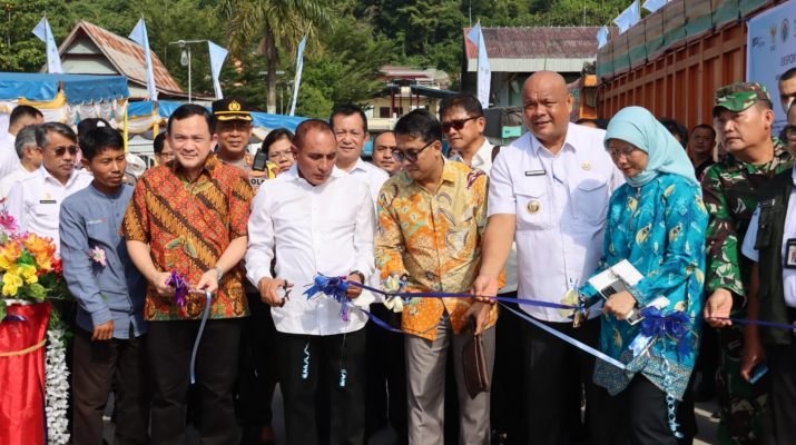 KABUPATEN NIAS UTARA LAKSANAKAN LAUNCHING EKSPOR PERDANA 74 TON KELAPA NIAS UTARA KE HAINAN CHINA